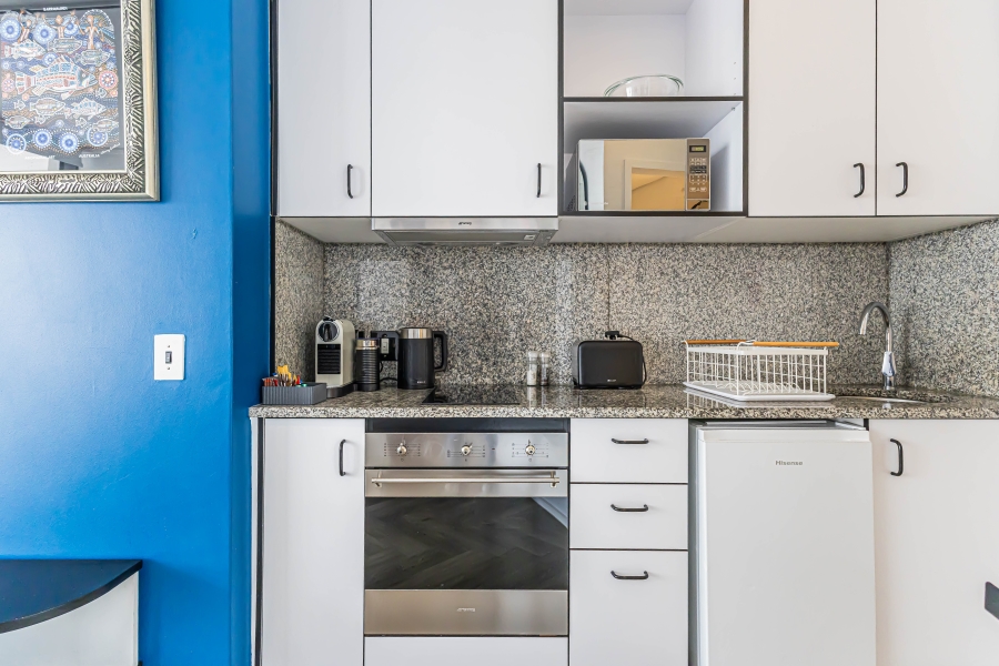 1 Bedroom Property for Sale in Sea Point Western Cape